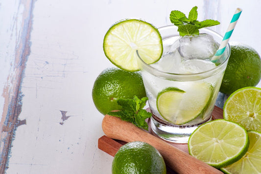 Tisane biologiche in cucina: come usarle per mocktail, ghiaccioli e smoothie